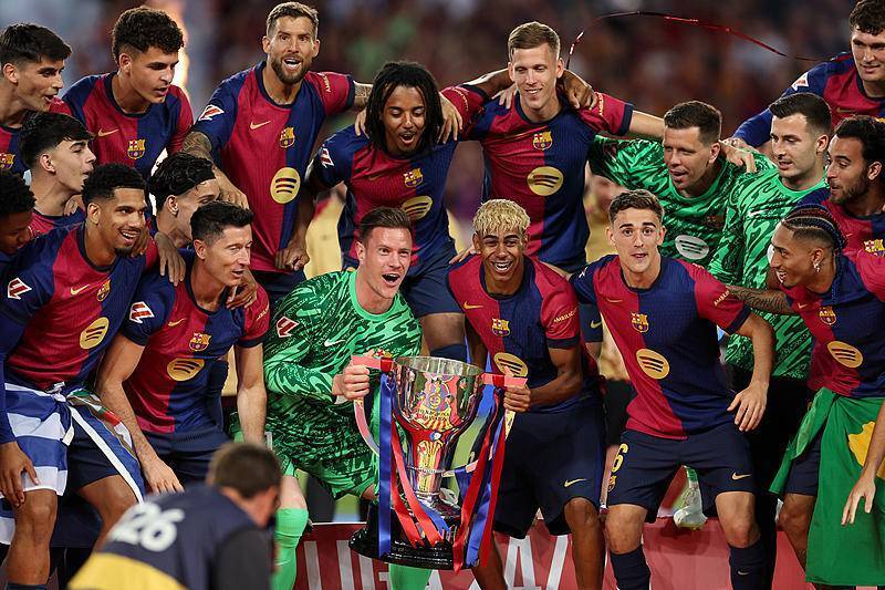 齐达内、贝克汉姆、大罗对线罗纳尔迪尼奥，梅西当时有多大？