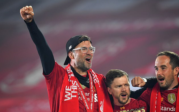 每体：弗里克是否让特狮出战国王杯，将决定后者在巴萨的未来（每体：弗里克是否在国王杯启用特狮，或将左右其在巴萨的前景）