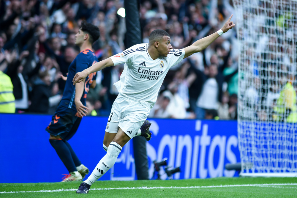 篮球篮网主帅接受采访谈战术