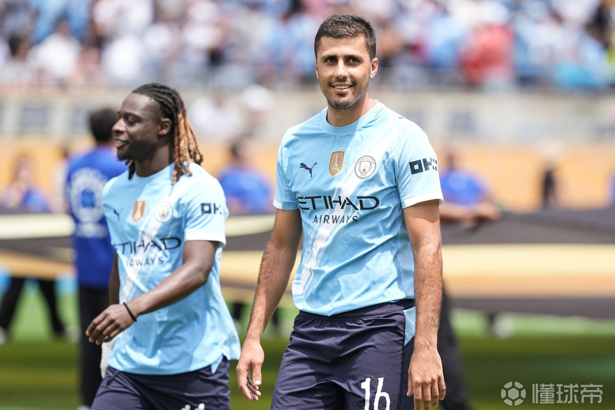 英超曼城与切尔西积分榜竞争激烈（英超积分榜曼城与切尔西争夺白热化）