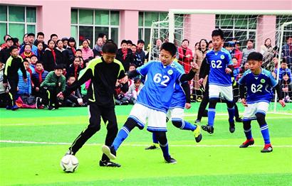 足球报：国安五夺足协杯冠军，憋屈半年终于可以痛快一回（足球报：国安五度捧起足协杯，半年的憋屈总算一吐为快）