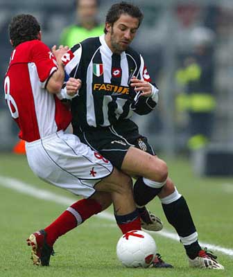 邮报：赫尔城客战斯托克城绝杀后挑衅主场球迷，引发双方冲突