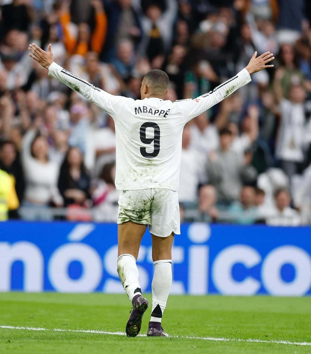 曼联签新中场恐突破1亿转会费大关！曝巨头考察左闸，被誉为德国坎塞洛