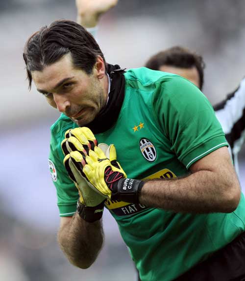 英超豪门对决即将上演（英超巅峰对决一触即发）