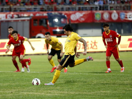 库明加被排除出轮转阵容，勇士半场10人得分领先公牛14分