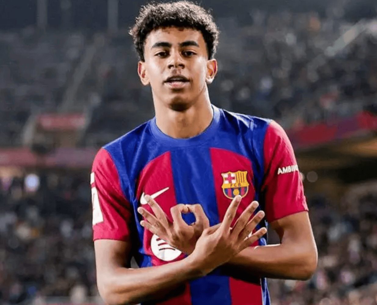 记者：杨皓宇随申花队出征亚冠广岛客场，李可因伤没有随队