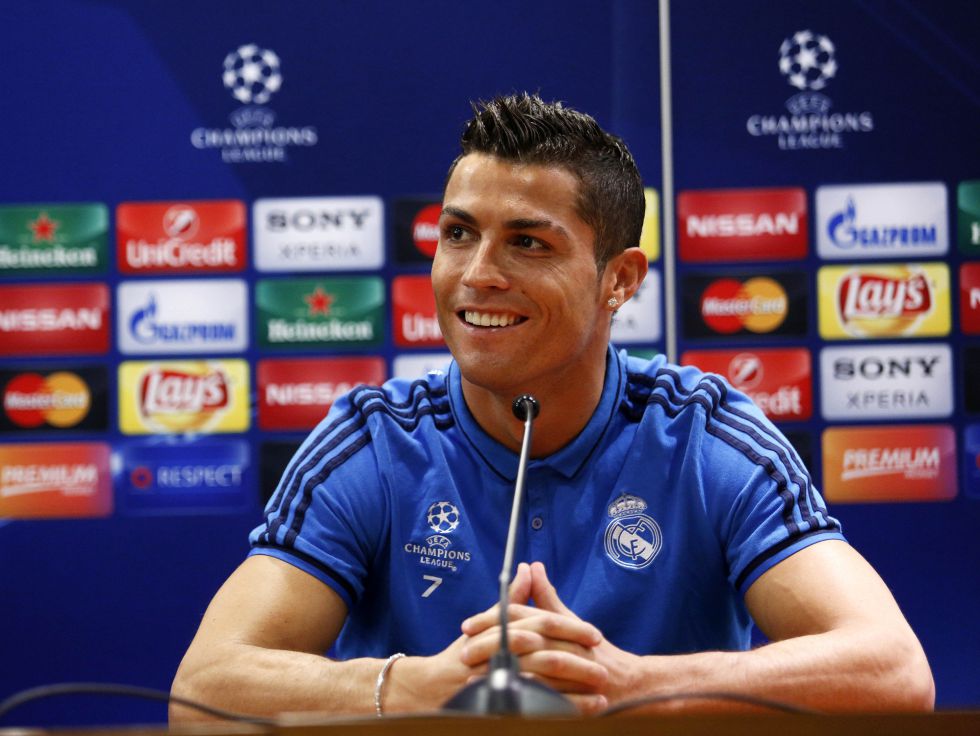 曝沙特欲1亿签青木，若成交曼联坐收3700万！但还需给另一队分成