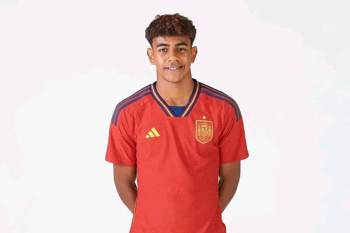 葡萄牙体育欧冠战拜仁大胆变阵，西芒昆达重返首发