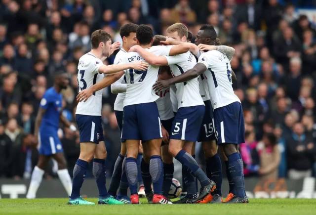 国际米兰攻守俱佳领跑意甲（国际米兰攻防均衡稳居意甲榜首）